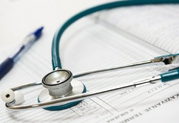 В Казахстане расширили перечень лиц, за которых взносы в ОСМС платит государство