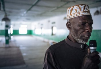 Искусство азана в наши дни претерпевает изменения. Тунисские муэдзины проходят курсы в консерватории