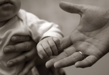 Кәрі құрлықтағы ел шетелден бала асырап алуға тыйым салды