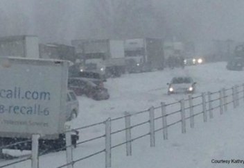 150 көлік апатқа ұшырады (видео)