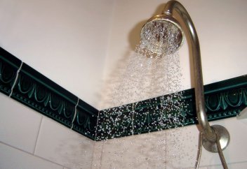 Ғұсыл алғаннан кейін, бір жері қанағанын көрсе, ғұсылды қайта ала ма?