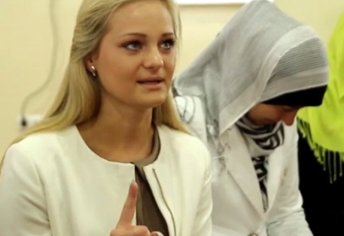 Исламды қабылдаған украин бойжеткені көз жасына ие бола алмады