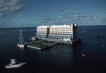 Видео: В Северной Корее будет уничтожен первый в мире плавучий отель. Посмотрите: самые невероятные отели мира