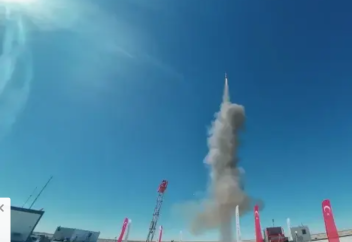 Ұшу қашықтығы 100 шақырымнан асатын зениттік зымыран тік ұшыру жүйесінен сәтті ұшырылды (видео)