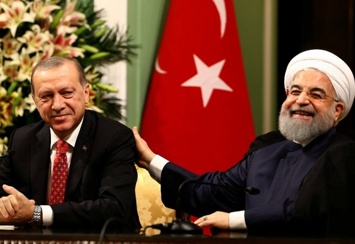 Иран и Турция отворачиваются от доллара США – эксперт