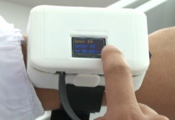 ТАРАЗДЫҚ ОҚУШЫЛАР ИНСУЛЬТ БЕЛГІЛЕРІН АНЫҚТАЙТЫН «АҚЫЛДЫ САҒАТТЫ» ОЙЛАП ТАПТЫ