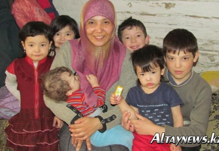 Более трети казахстанских детей рождаются в многодетных семьях