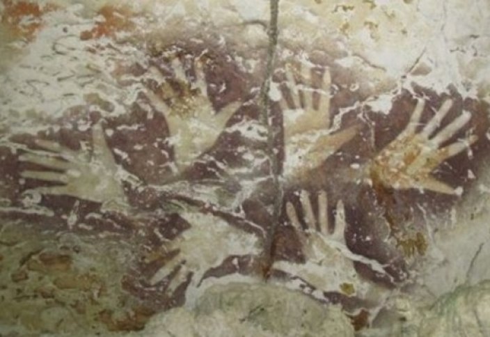 Древнейшие в мире наскальные рисунки нашли в Индонезии