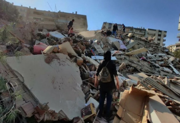 Десятки жителей Турции получили увечья в результате землетрясения (ВИДЕО)