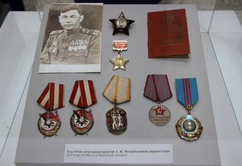 Танымал тұлғалар Ұлттық музейге сый жасады (ФОТО)