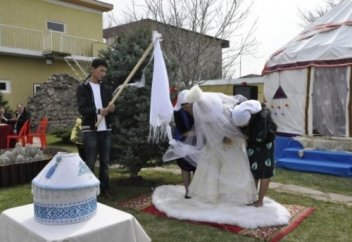 Қай уақытта қазақ келінге сәлем салдырмаған?