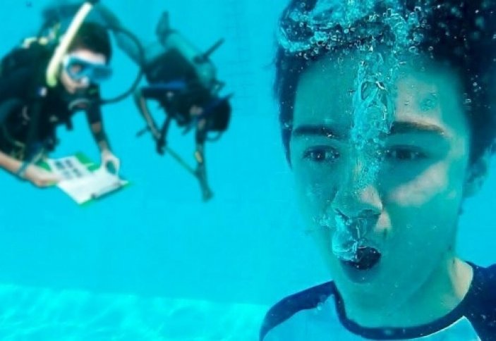 Дышать под водой скоро станет возможным. Видео: Первый в мире человек, который смог дышать под водой. Людей научили слышать под водой