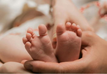 Италиядағы демографиялық дағдарыс: бір ауылда 30 жылда алғаш рет нәресте дүниеге келді