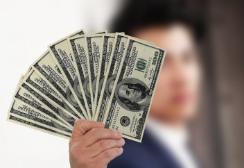 Қызықты зерттеу: жалғызілік адамдарға қарағанда ерлі-зайыптылар табысты