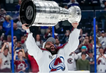 Мусульманин ответил исламофобам, получив высшую хоккейную награду