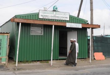 Имам превратил бар в мечеть (фото)