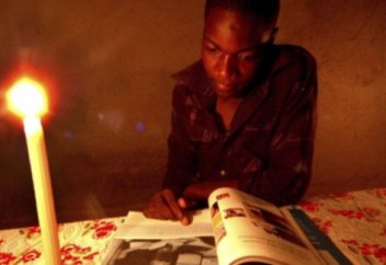 Жер шарындағы әрбір сегізінші тұрғын жарықсыз отыр