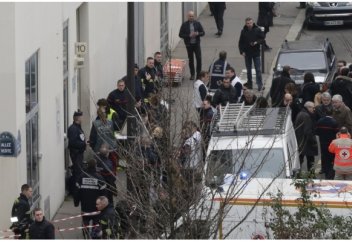 Сатиралық журналға қарулы шабуыл жасалды