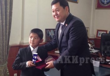 В Бишкеке пятиклассник вытащил из реки тонувшего 2-летнего ребенка и спас его, сделав искусственное дыхание