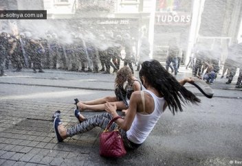 Гей-парад в Стамбуле не прошел