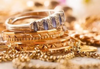 Үндістанда беті бүркенген адамдарға зергерлік дүкендерге кіруге тыйым салынды