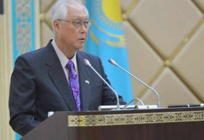 Экс-премьер Сингапура посоветовал властям Казахстана инвестировать в людей, а не в нефть