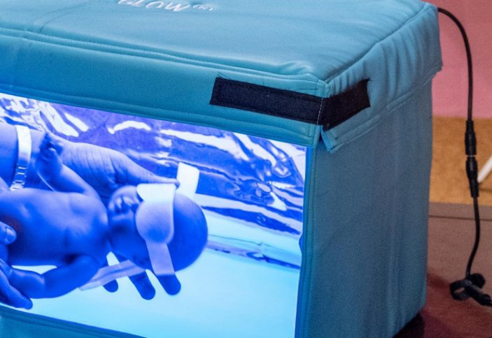 Женщина создала кровати на солнечных батареях для спасения младенцев