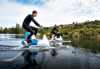 Су бетінде жүретін велосипед жасалды (видео)