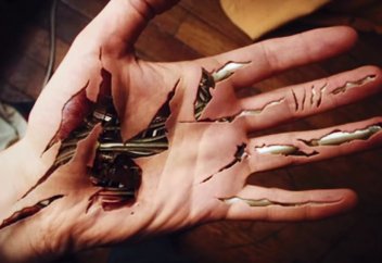 Қатерлі ісікке апарып соқтыратын денеге инемен сурет салдырудың тағы бір қаупі анықталды (баяулатылған видео)