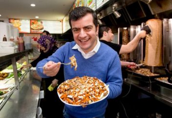 Халал жеңіл тамақ мега-брендке айналды