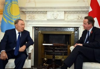 Мемлекет басшысы Ұлыбритания Премьер-Министрі Дэвид Кэмеронмен кездесті