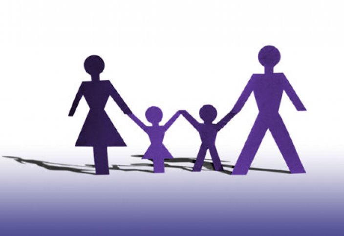 Ата-аналардың шектен тыс қамқорлығы баланың есеюіне кері әсер етеді