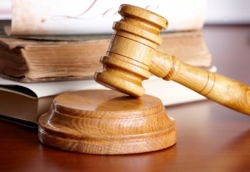 Судья посоветовался с сыном подсудимого (видео)