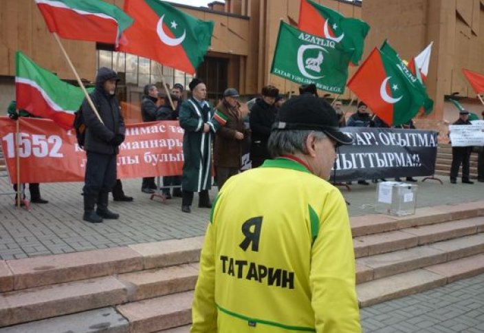 Татарлар тәуелсіздігін талап етіп, көшеге шықты