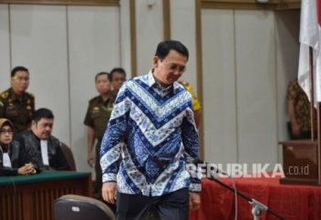 Құранға тіл тигізген губернатор екі жылға бас бостандығынан айырылды (фото)