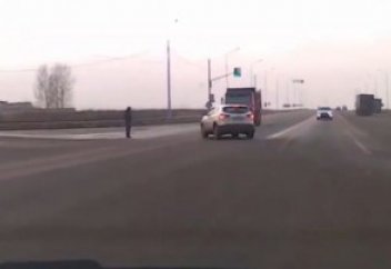 Құдайсыз қурай да сынбайды (видео)