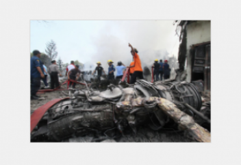 Индонезиядағы ұшақ апаты: Өмірінің соңғы сәті қалғанын түсінген жолаушылар “Аллаху акбар” деп жылады (видео)