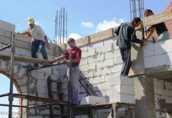 Дінімізде бір мұсылман орыстың шіркеуін тұрғызу жұмысына жалдана ала ма?