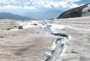 2050 жылға қарай Қап тауы мұзының жартысы еріп бітеді