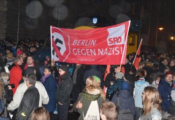 Германияда исламофобтарға және исламдануға қарсы шеру өтті