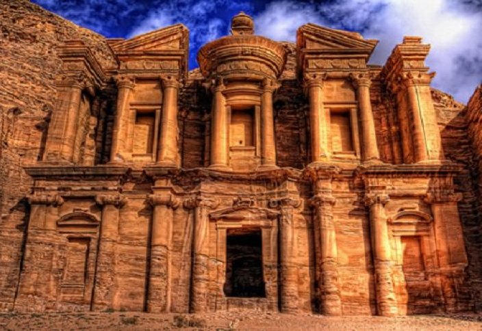 Загадки древности: спрятанный в скалах город Петра (Иордания)