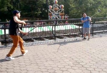 Қызықты жаңалықтар: Америкалық «селфи таяқшаның» соңына түсті (видео)