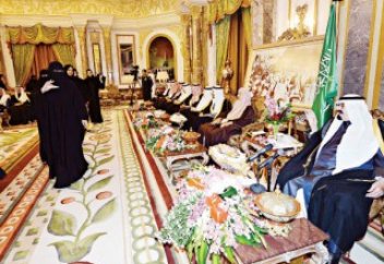 Запрет на вождение автомобиля женщинами Саудии все ещё в силе