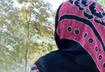 Мама не разрешает мне надевать хиджаб…