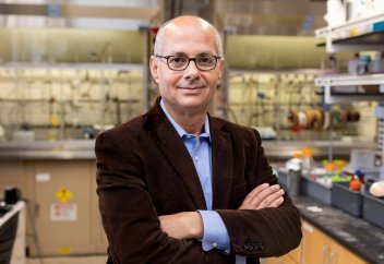 Палестиналық ғалым Омар Яги – химиядан Нобель сыйлығының иегері атанды