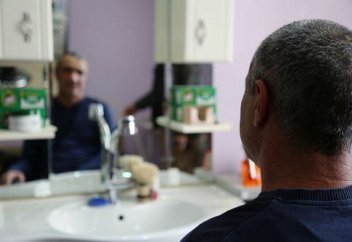 Үйшікте өмір сүріп келген түркиялық 30 жыл бойы жуынбаған (фото)