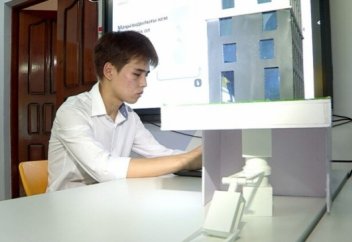 Шымкенттік оқушы жер сілкінісі кезінде ғимаратты қорғайтын құрылғы ойлап тапты (видео)