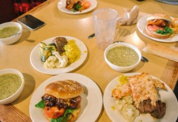 Их нельзя сравнивать: университетская столовая в США и Казахстане