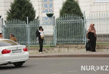 Изменилось ли отношение казахстанцев к девушкам в хиджабах после терактов в Актобе