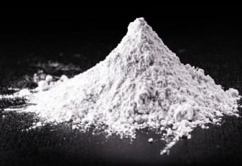 Популярную пищевую добавку E171 в Европе признали опасной для здоровья. Великобритания запретит рекламировать в интернете вредную еду